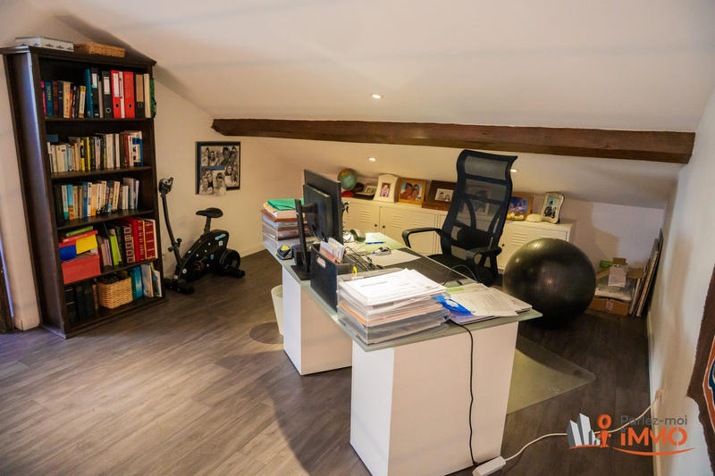 Maison traditionnelle - 196 m² - 7 pièces