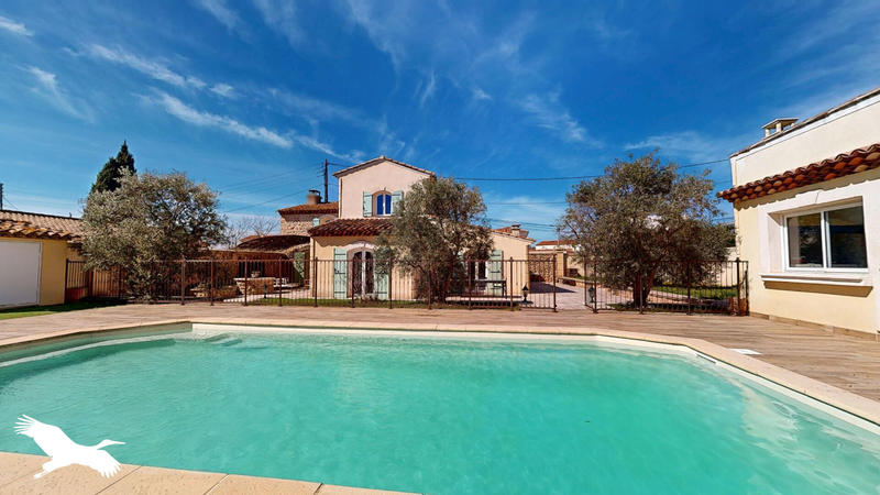 Maison - 220 m² - 5 pièces