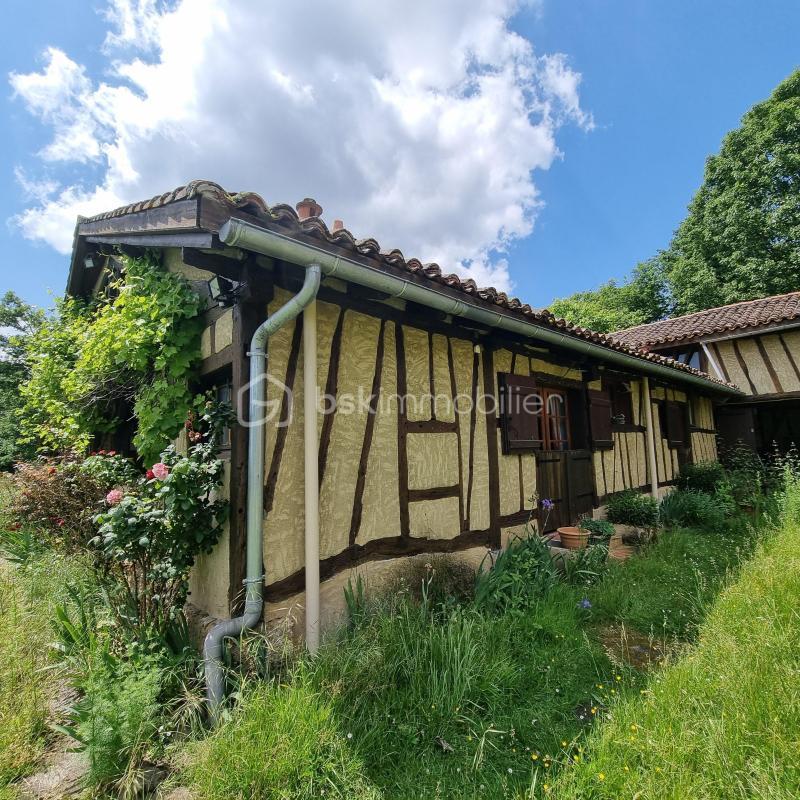 Corps de ferme - 320 m² - 10 pièces