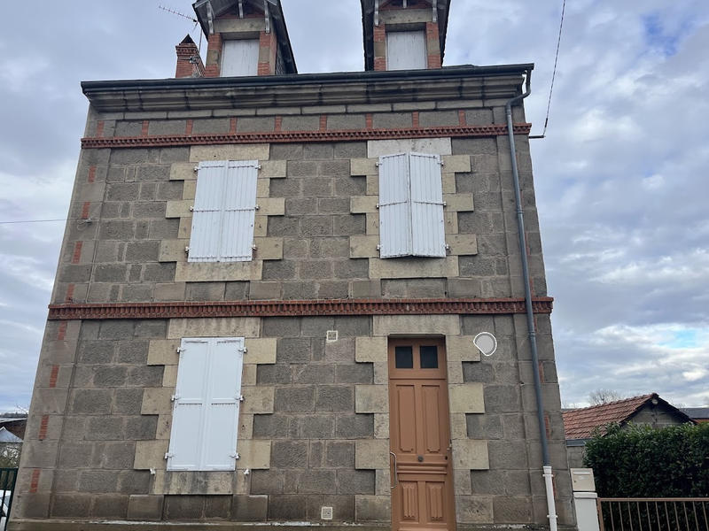 Maison - 142 m² - 9 pièces