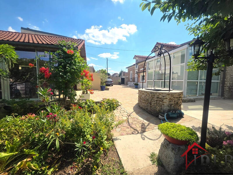 Maison - 380 m² - 7 pièces