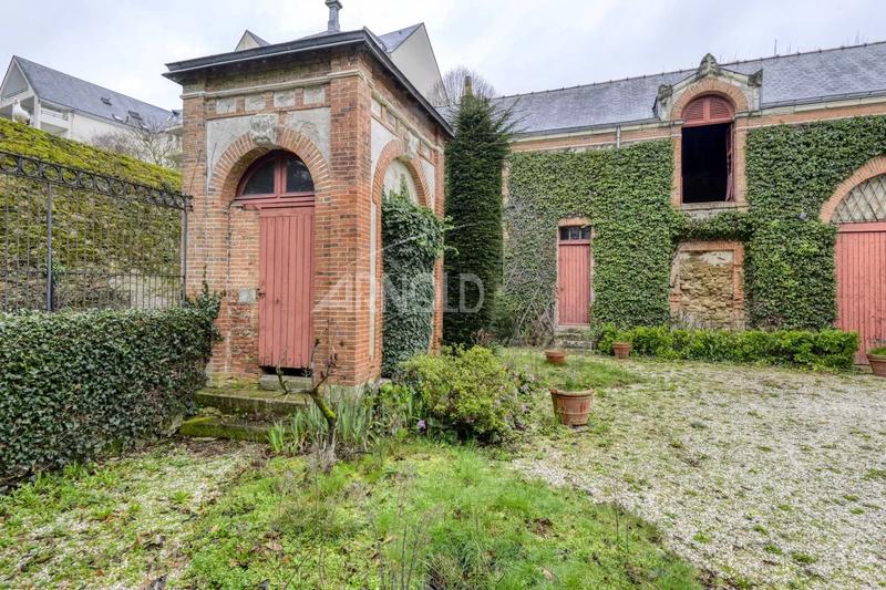 Maison - 463 m² - 15 pièces