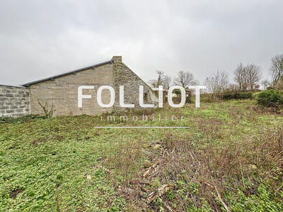 Maison - 1 700 m² - 4 pièces