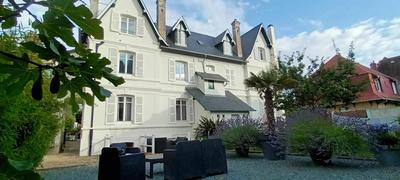 Villa - 385 m² - 18 pièces