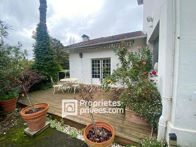 Maison - 225 m² - 8 pièces