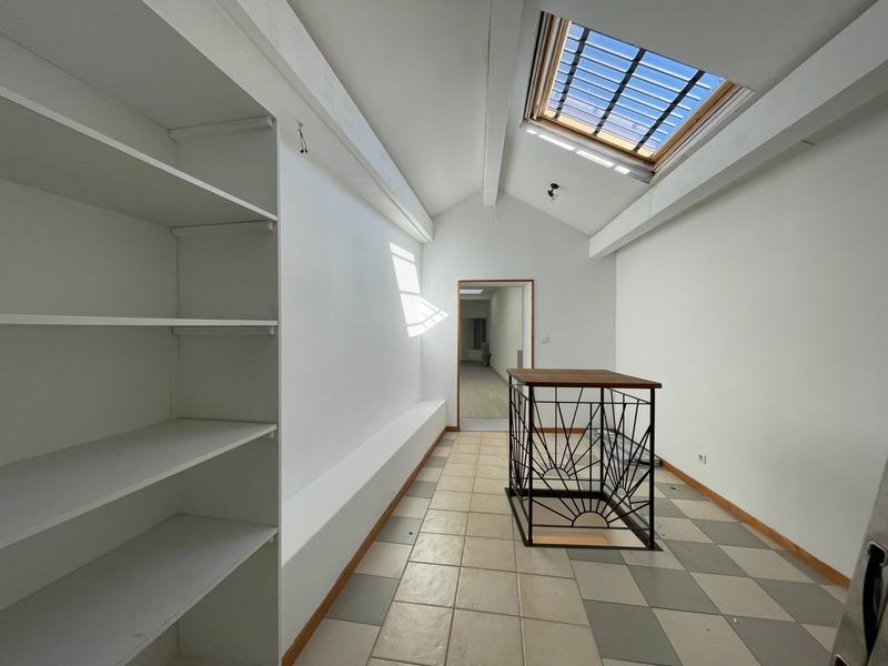 Local commercial - 200 m² - 4 pièces