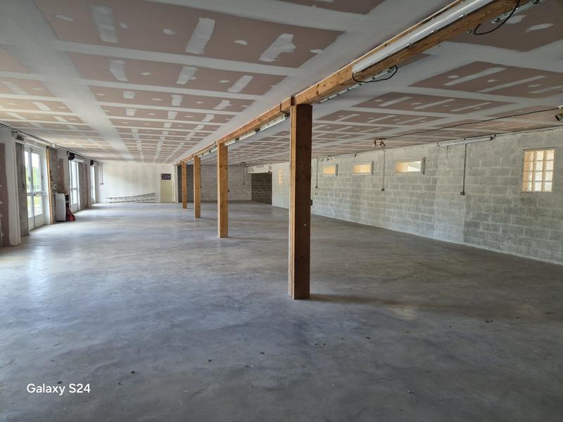 Local d'activités - 1 180 m²