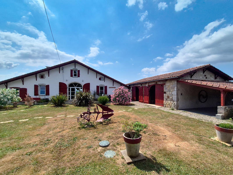 Maison - 270 m² - 11 pièces