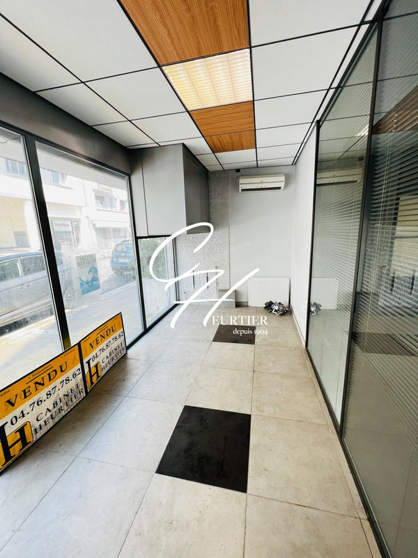 Local commercial - 99 m² - 5 pièces