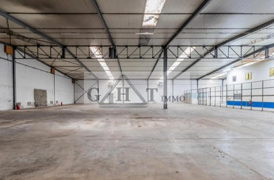 Entrepôt - 2 345 m²