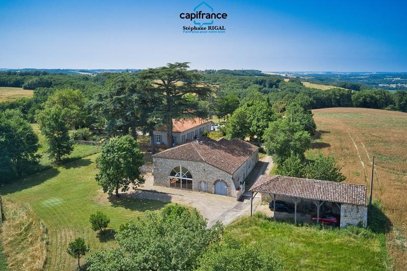 Propriété - 210 m² - 14 pièces