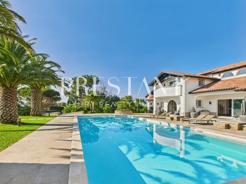 Maison - 294 m² - 9 pièces