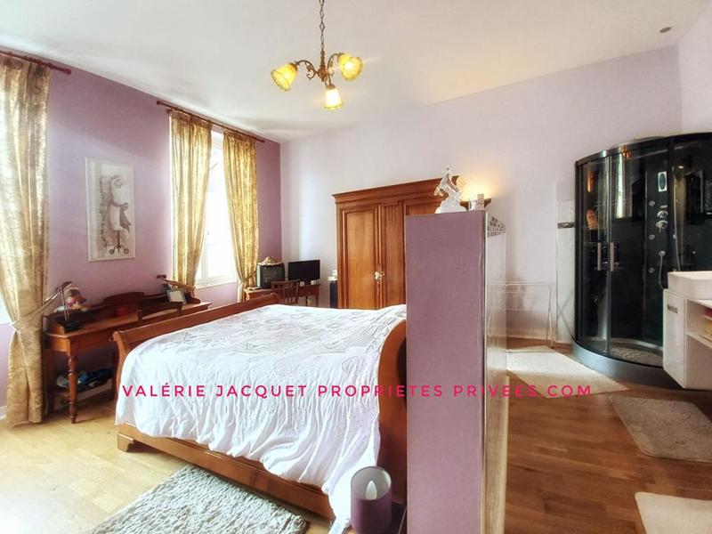 Maison - 220 m² - 7 pièces