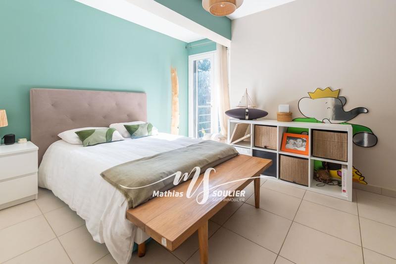 Maison - 300 m² - 8 pièces