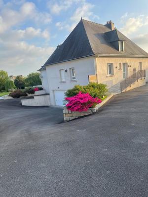 Maison - 230 m² - 8 pièces