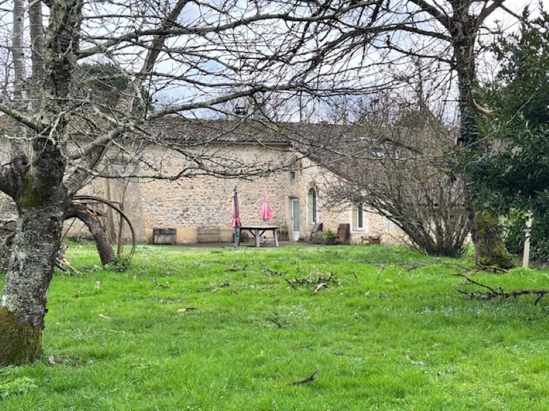 Maison - 300 m² - 14 pièces