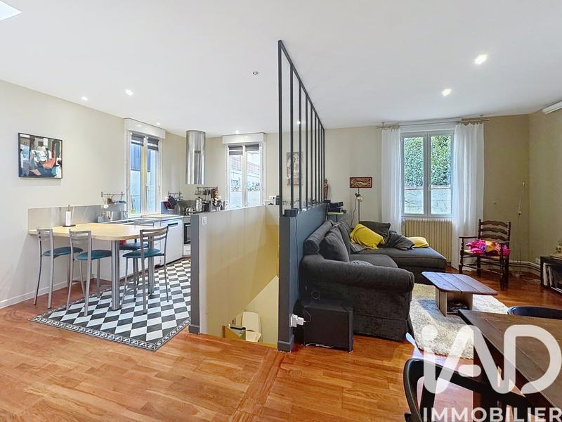 Maison - 202 m² - 8 pièces