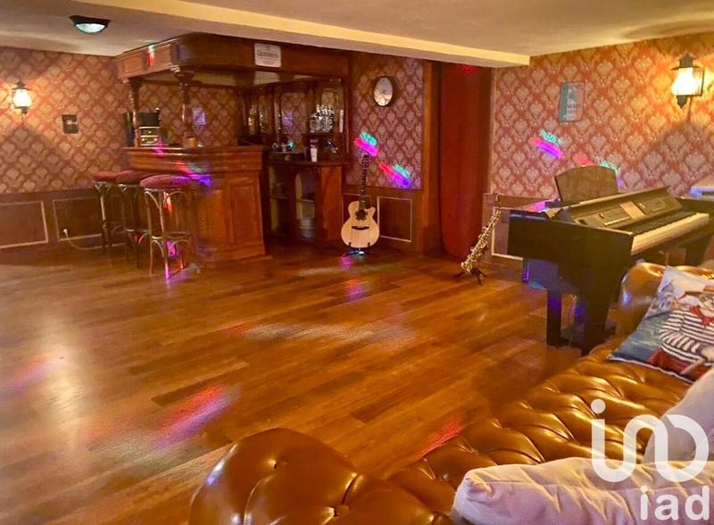 Maison - 350 m² - 10 pièces