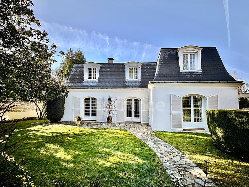 Maison bourgeoise - 225 m² - 9 pièces