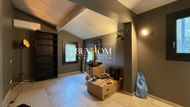 Maison - 180 m² - 5 pièces