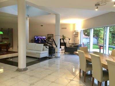 Maison - 210 m² - 5 pièces