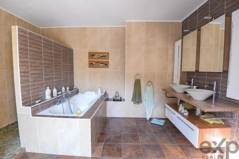 Propriété - 318 m² - 10 pièces