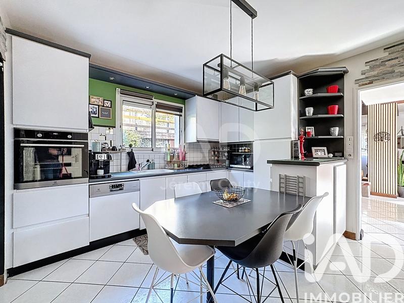 Maison - 201 m² - 9 pièces