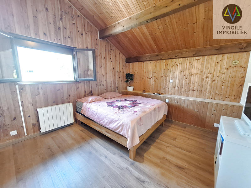 Maison - 242 m² - 10 pièces