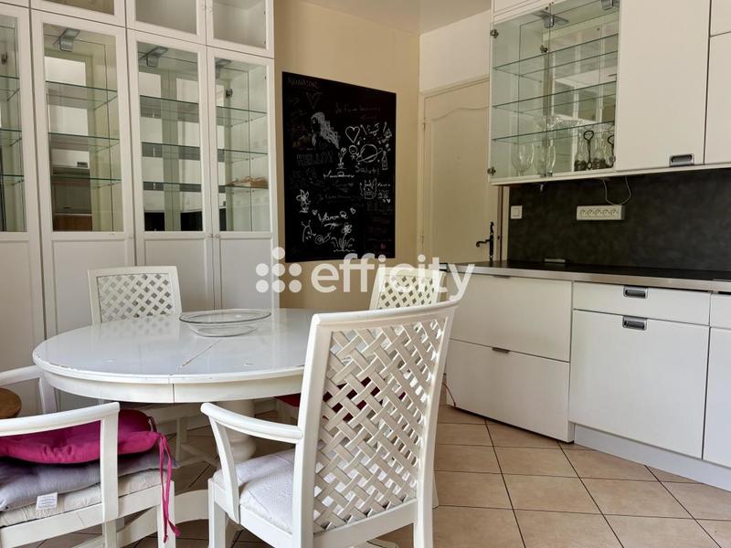 Maison - 358 m² - 16 pièces