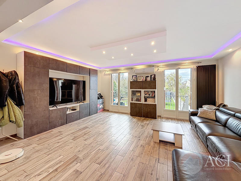 Maison - 97 m² - 5 pièces