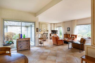 Maison - 182 m² - 9 pièces