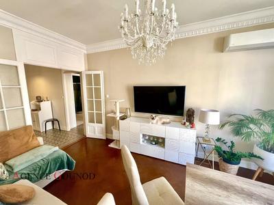 Appartement - 90 m² - 3 pièces