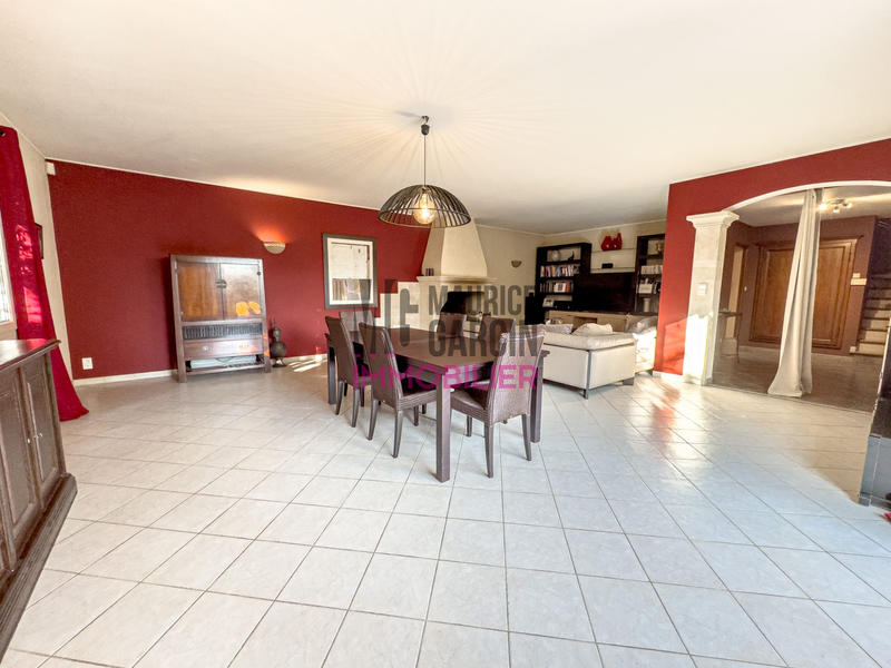 Maison traditionnelle - 180 m² - 8 pièces