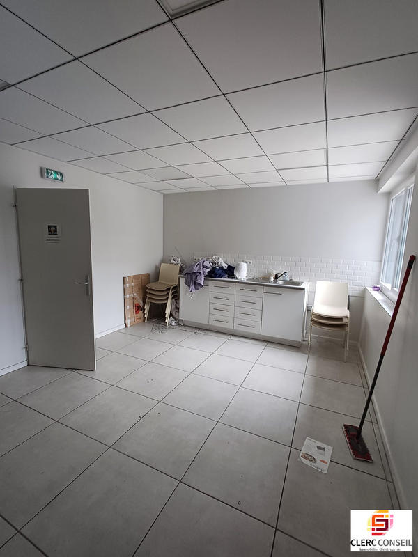 Bureau - 548 m²