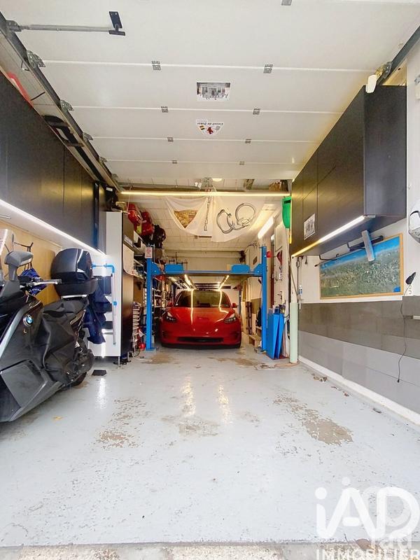 Maison - 218 m² - 9 pièces