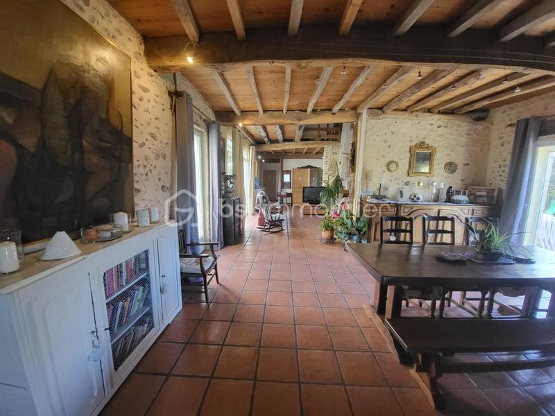 Corps de ferme - 381 m² - 14 pièces