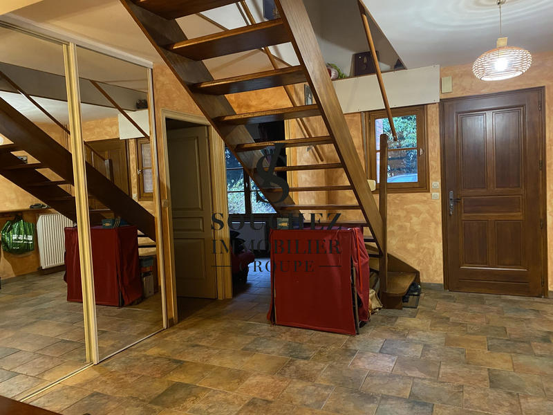 Maison - 209 m² - 9 pièces