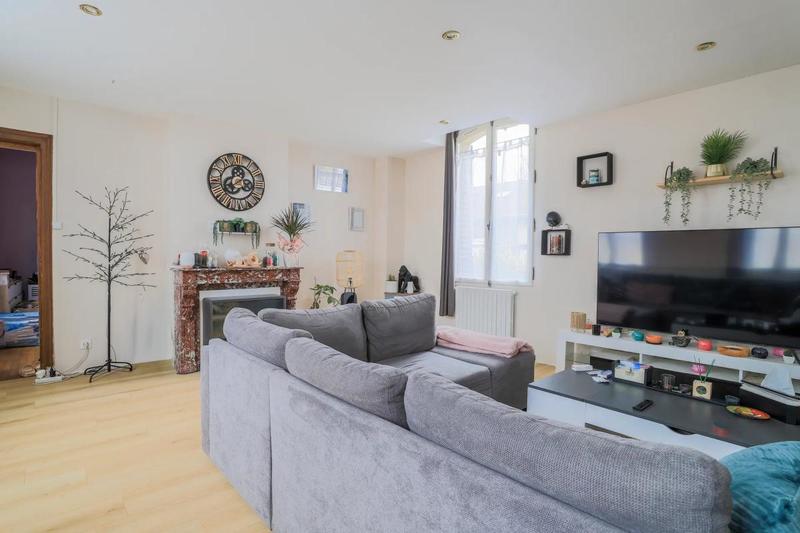 Maison - 225 m² - 11 pièces