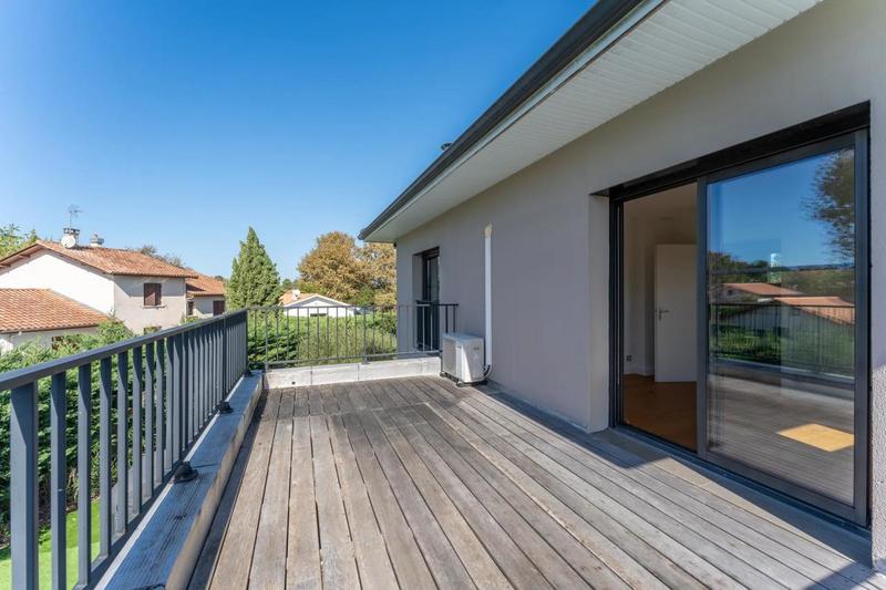 Maison - 180 m² - 7 pièces