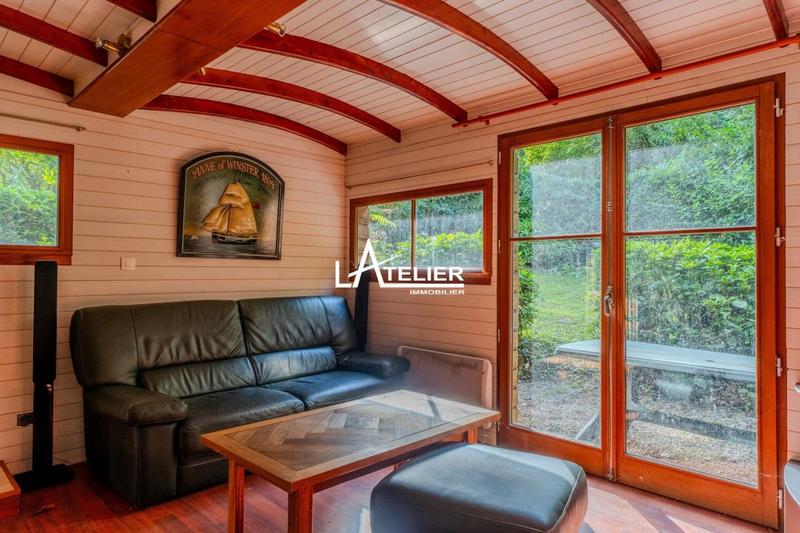 Maison - 230 m² - 11 pièces