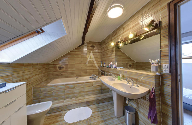 Maison - 180 m² - 7 pièces