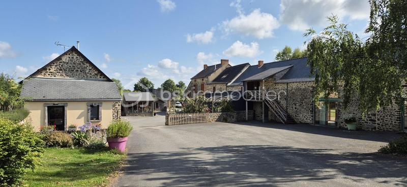 Propriété - 286 m² - 12 pièces