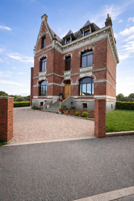 Maison - 342 m² - 8 pièces