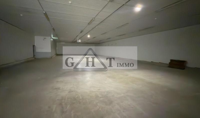 Entrepôt - 1 965 m²