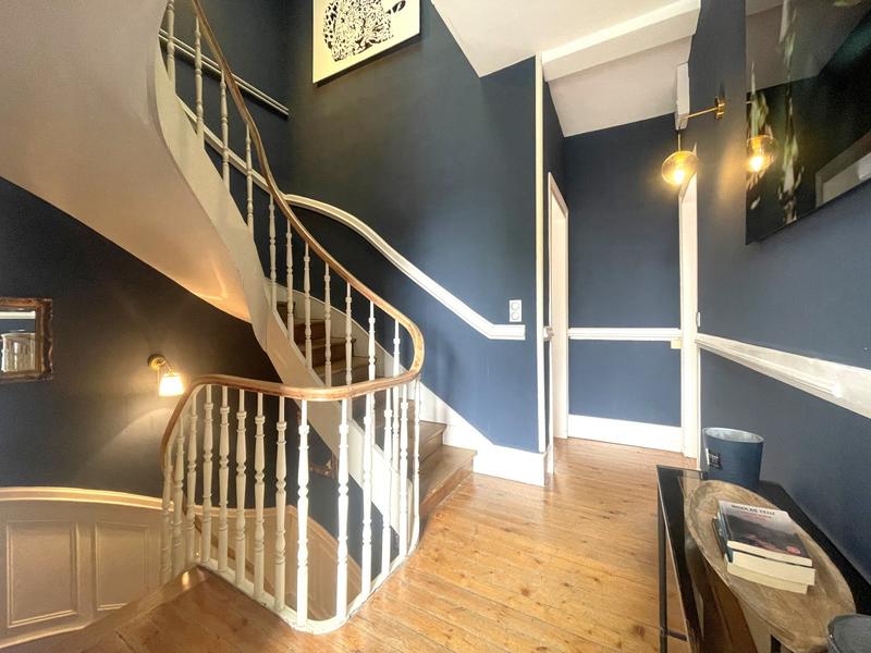 Maison - 215 m² - 7 pièces