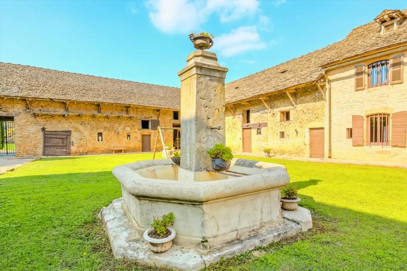 Maison - 340 m² - 10 pièces