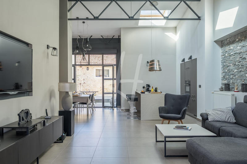 Loft - 85 m² - 4 pièces