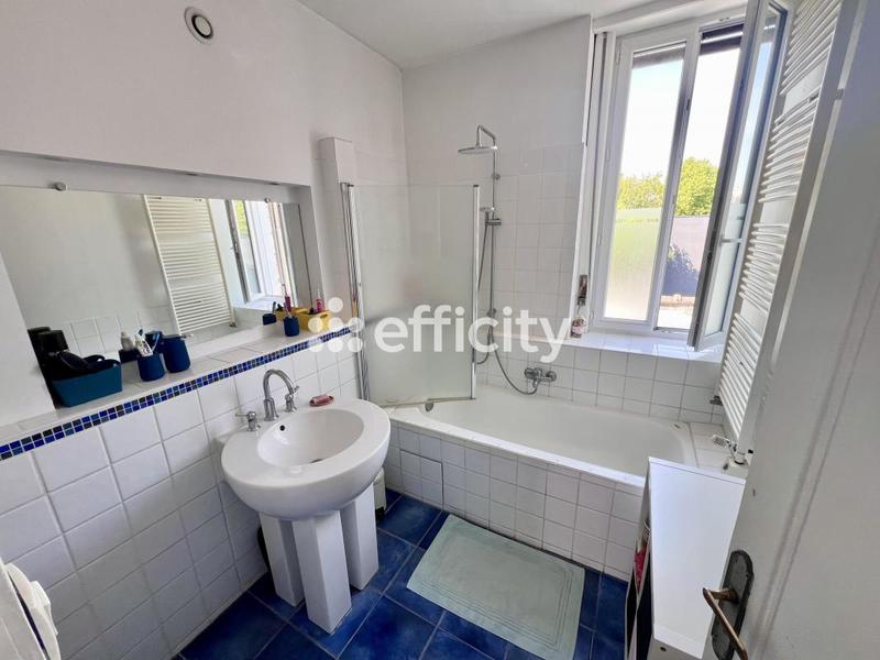 Maison - 201 m² - 8 pièces