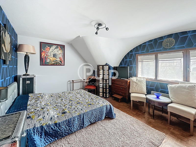 Pavillon - 220 m² - 8 pièces