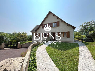 Maison traditionnelle - 195 m² - 8 pièces